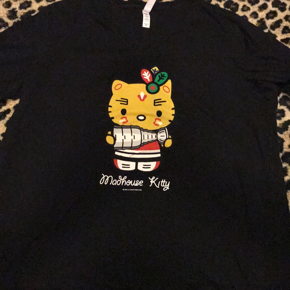Black 2xl Hello Kitty Chicago Blackhawks tee